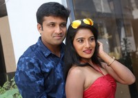 Katrina Kareena Madhyalo Kamal Haasan Movie Stills